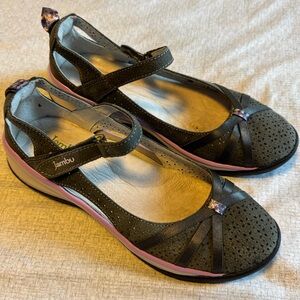 Jambu Size 6.5 Rally Perforated Mary Jane Charcoal/Lilac Tumbled Nubuck/Satin
